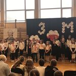 apel majowy występ uczniów 