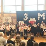 apel majowy występ uczniów 