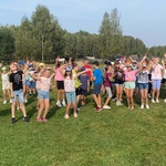 Dzieci na wycieczce w Skrybiczach