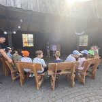uczniowie grają w grę