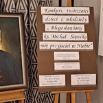 Obraz przedstawiający księdza Michała Sopoćkę.