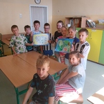 Uczniowie w grupach prezentują swoją osadę