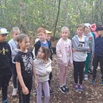 Klasa 2 c w czasie wycieczki do lasu