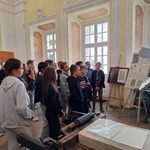 Uczniowie podczas zwiedzania Muzeum Sztuki Drukarskiej i Papiernictwa