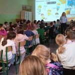 Uczniowie klasy 4 naspotkaniu dotyczacym cukrzycy