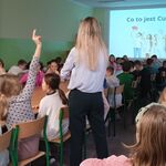 Uczniowie klasy 4 na prelekcji o cukrzycy