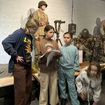 Dziewczyny w trakcie warsztatów w Muzeum Wojska