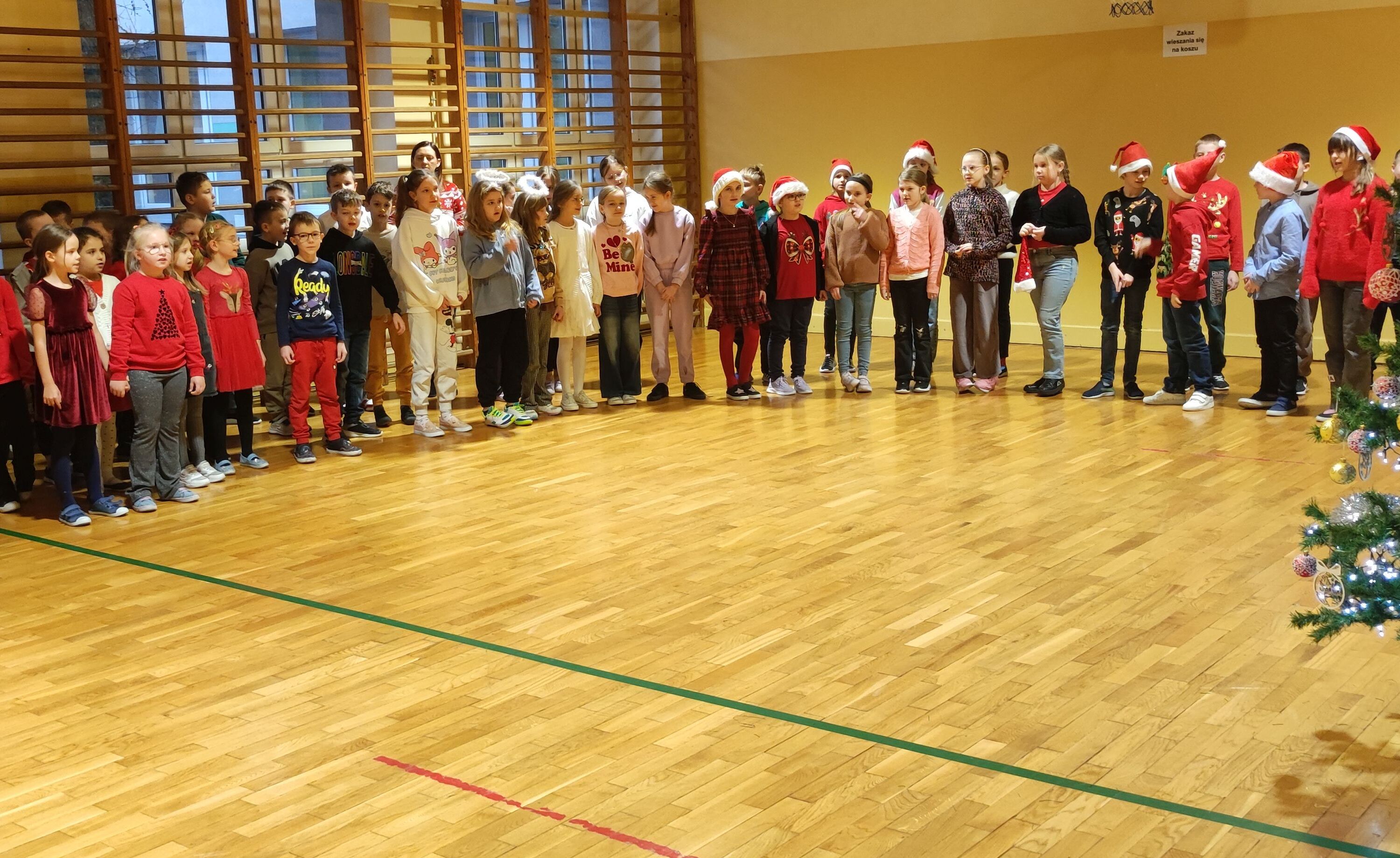 Wspólne kolędowanie klas I-III