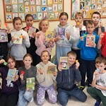 Klasa pokazuje książki i losy