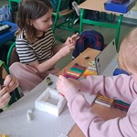 Klasa 2 c pracuje w grupach