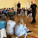 Uczniowie na warsztatach ze strażą miejską