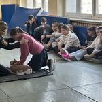 Uczniowie na warsztatach z pierwszej pomocy