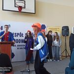 Uczniowie prezentują ofertę szkoły
