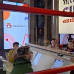 Uczniowie zwiedzają miasteczko edukacyjne minicity