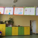 portrety rodziców namalowane przez uczniów