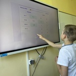 uczeń zastanawia się nad udzieleniem odpowiedzi