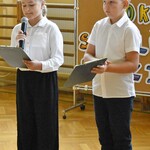 Uczniowie na akademii