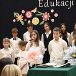 Występ uczniów z okazji Dnia Edukacji Narodowej.jpg