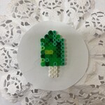 Choinka wykonana z kolorowych koralików