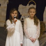 Występ dziewczynek na jasełkach