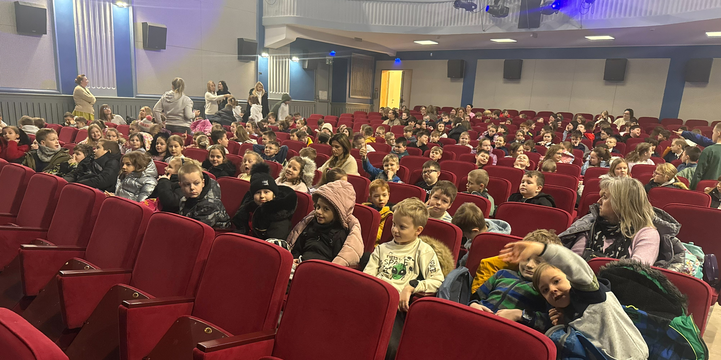 Wyjście uczniów klas 2 na spektakl Królowa Śniegu