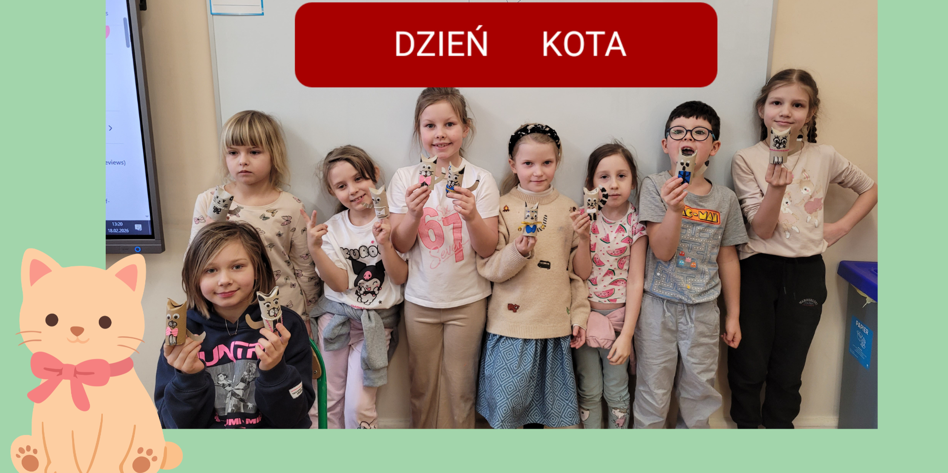 Wiosna w świetlicy szkolnej - dzieci stoją do zdjęcia