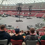 Uczniowie na stadionie