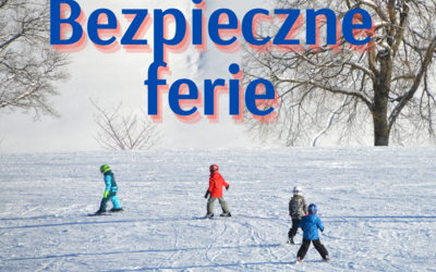 dzieci zjeżdżające na nartach