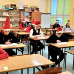 zdjęcie uczniów w Mikołajki.jpg