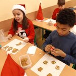 Zdjęcie dzieci zrobione w Mikołajki w IIb10.jpg