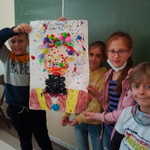 Dzieci pokazują plakat Pana Kleksa4.jpg