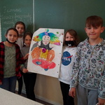 Dzieci pokazują plakat Pana Kleksa3.jpg