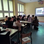 uczniowie uczestniczą w lekcji