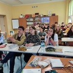 uczniowie uczestniczą w lekcji