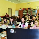 uczniowie uczestniczą w lekcji