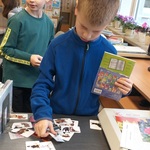 Noworoczna loteria fantowa w szkolnej bibliotece.jpg