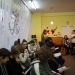 Spotkanie uczniów ze Szkoły Podstawowej Nr 42 z seniorami w Domu Pomocy Społecznej